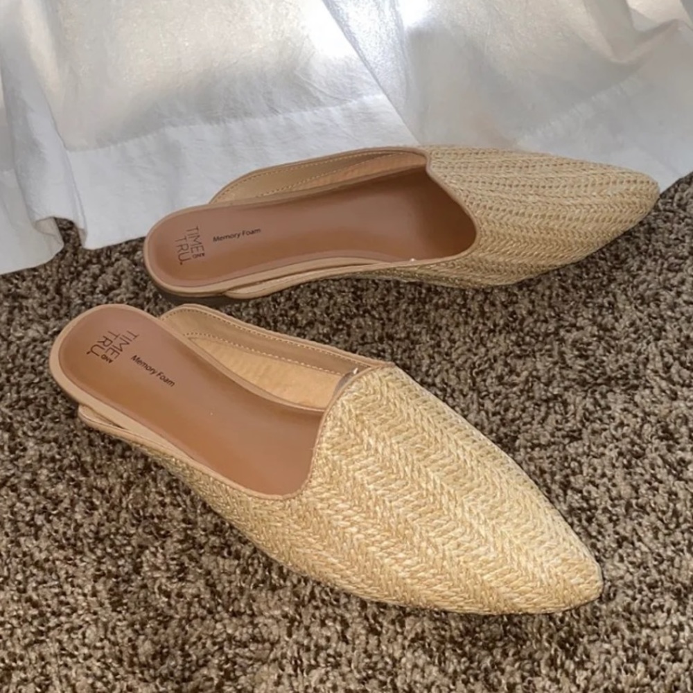 Time and Tru straw mules size 8.5
